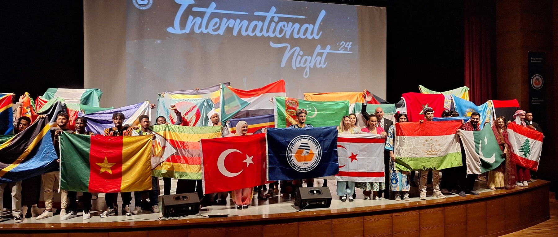 DAÜ Uluslararası Gece Etkinliği Renkli Görüntülere Sahne Oldu: 26. Bahar Festivali'nde Kültürler Buluştu