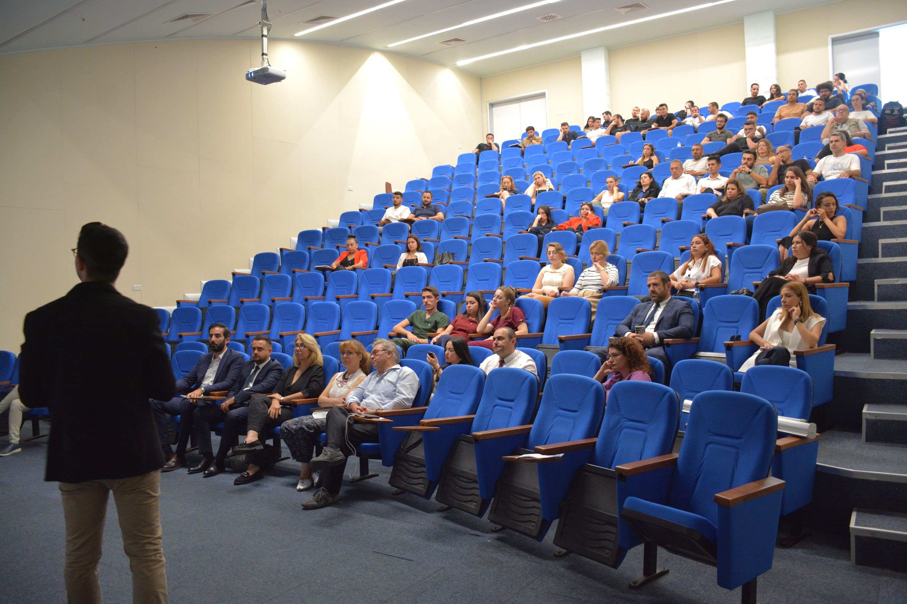 Yakın Doğu Üniversitesi’nde "Çiftlikten Sofraya Süt Çalıştayı" Büyük İlgi Gördü