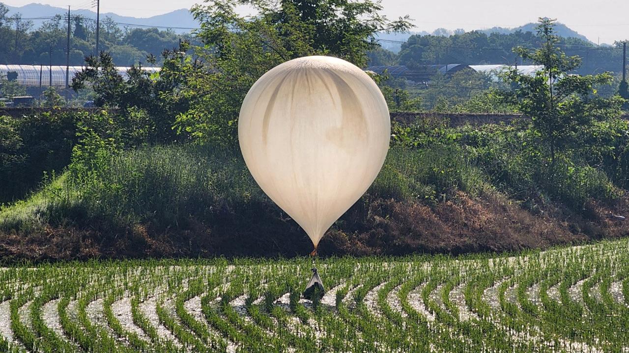 Kuzey Kore, Güney Kore'ye balonlarla çöp gönderdi