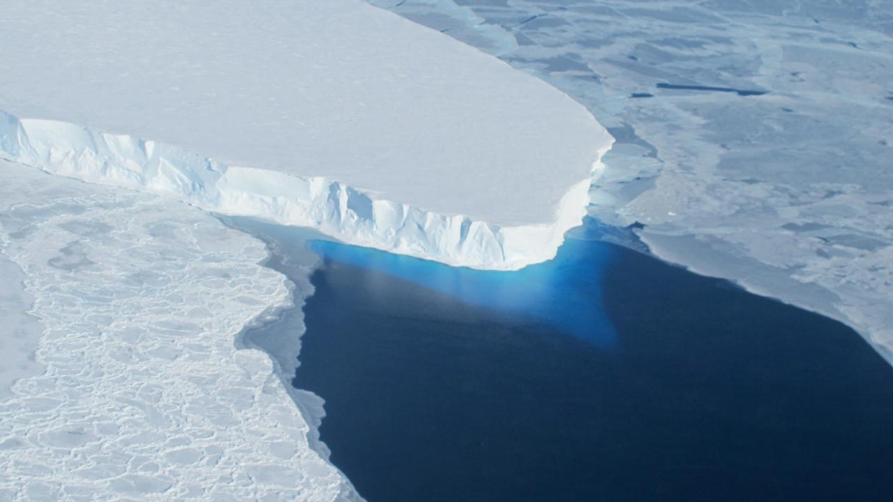 Antarktika'da ısınan okyanus suyu kıyamet buzulunu daha hızlı eritiyor
