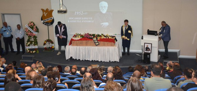 YDÜ Eczacılık Fakültesi’nin duayen hocalarından Prof. Dr. Nurettin Abacıoğlu, düzenlenen törenle son yolculuğuna uğurlandı