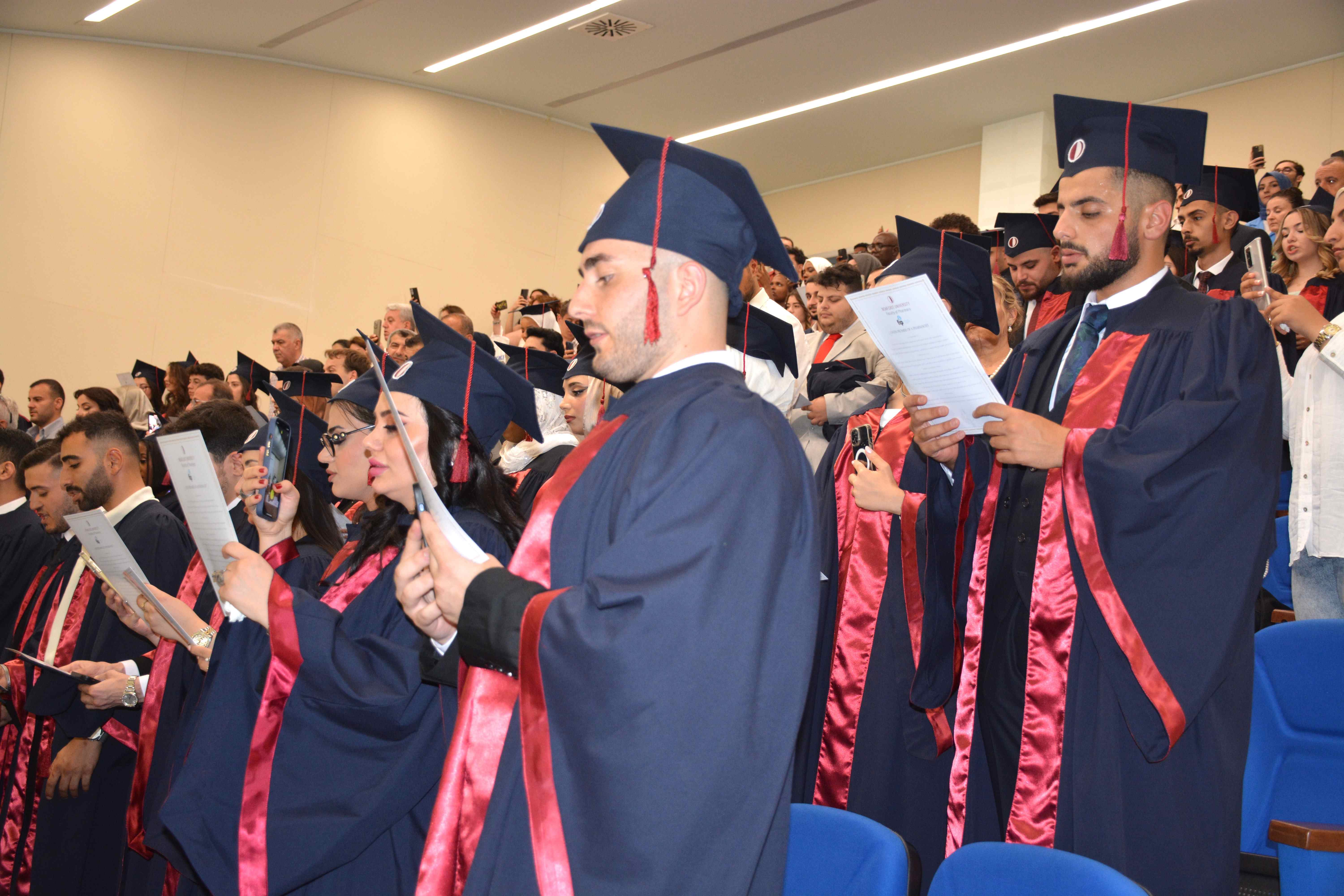 Yakın Doğu Üniversitesi Eczacılık Fakültesi Mezunları Yemin Ederek Mesleğe İlk Adımlarını Attı