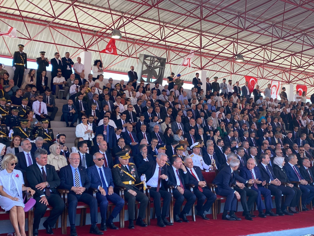 Lefkoşa Dr. Fazıl Küçük Bulvarı’nda tören ve resmi geçit yapıldı