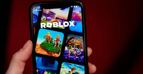 Popüler oyun platformu Roblox 'çocuk istismarı' gerekçesiyle engellendi