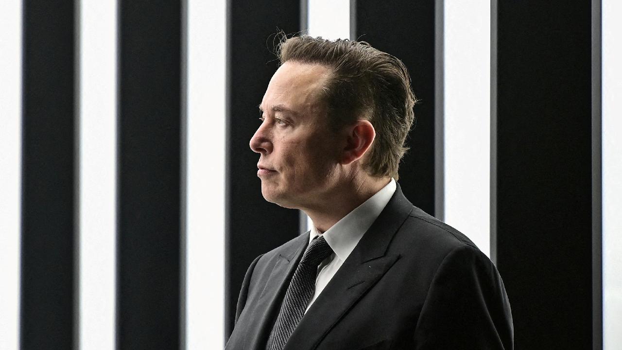 Elon Musk milyonlarca insana Neuralink beyin çipleri yerleştirmek istiyor