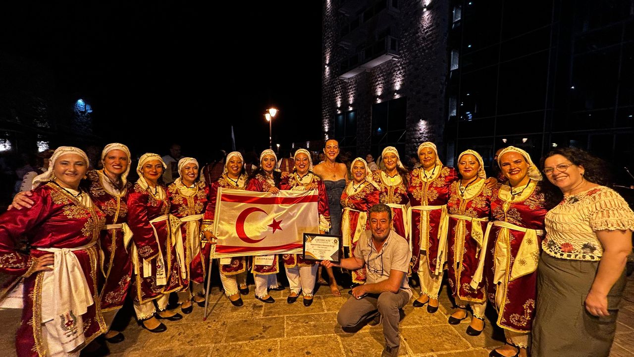 Mehmetçik Kültür ve Dayanışma Derneği, Karadağ’da halk dansları festivaline katıldı