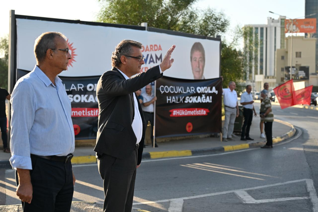 CTP, okulların açılışının ertelenmesi protesto etti