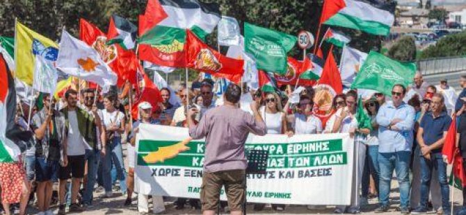 Ağrotur önünde İngiliz üsleri ve İsrail protesto edildi