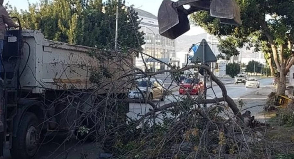 Lefkoşa’da olumsuz hava koşullarına karşı acil müdahale devam ediyor