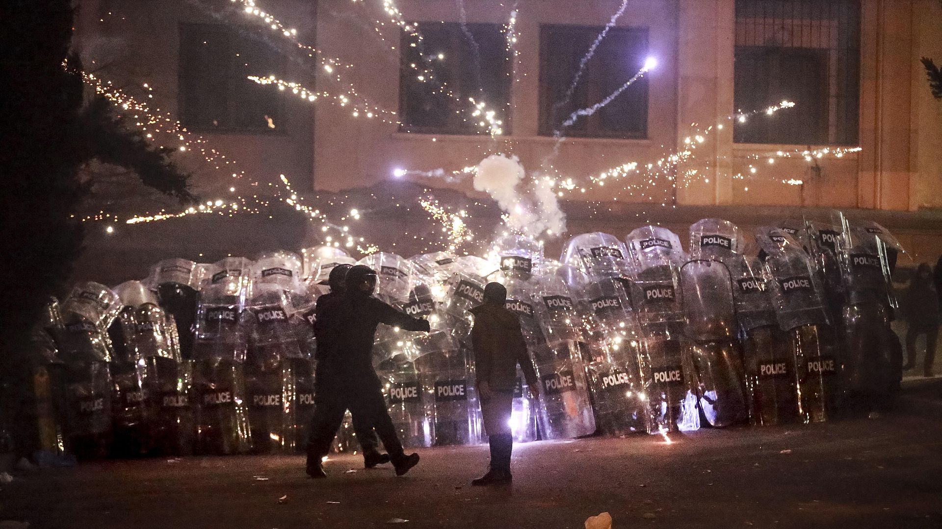 AB üyelik müzakerelerinin askıya alınmasının ardından Gürcistan'da protestolar sürüyor