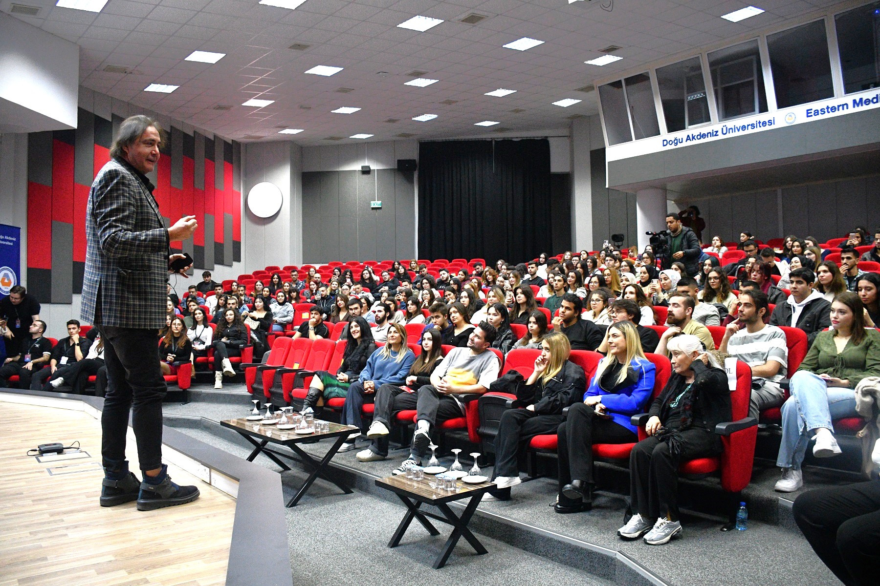 DAÜ Tiyatro Topluluğu, İstanbul Devlet Tiyatrosu Sanatçılarını Ağırladı