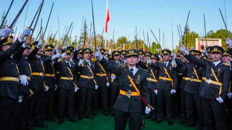 Teğmenlerin ihraç süreci başladı, Akarsu savunması için YDK'ya çağırıldı