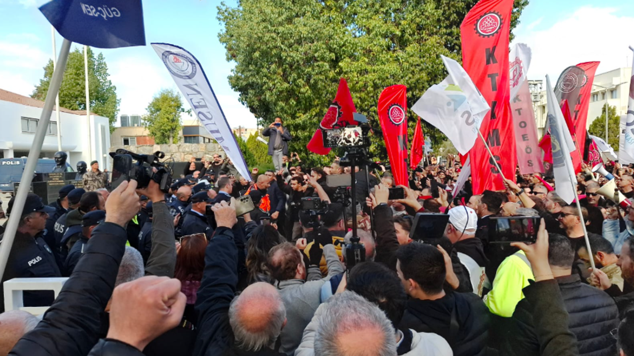 33 sendika Meclis önünde eylem yaptı, genel greve gidildi!