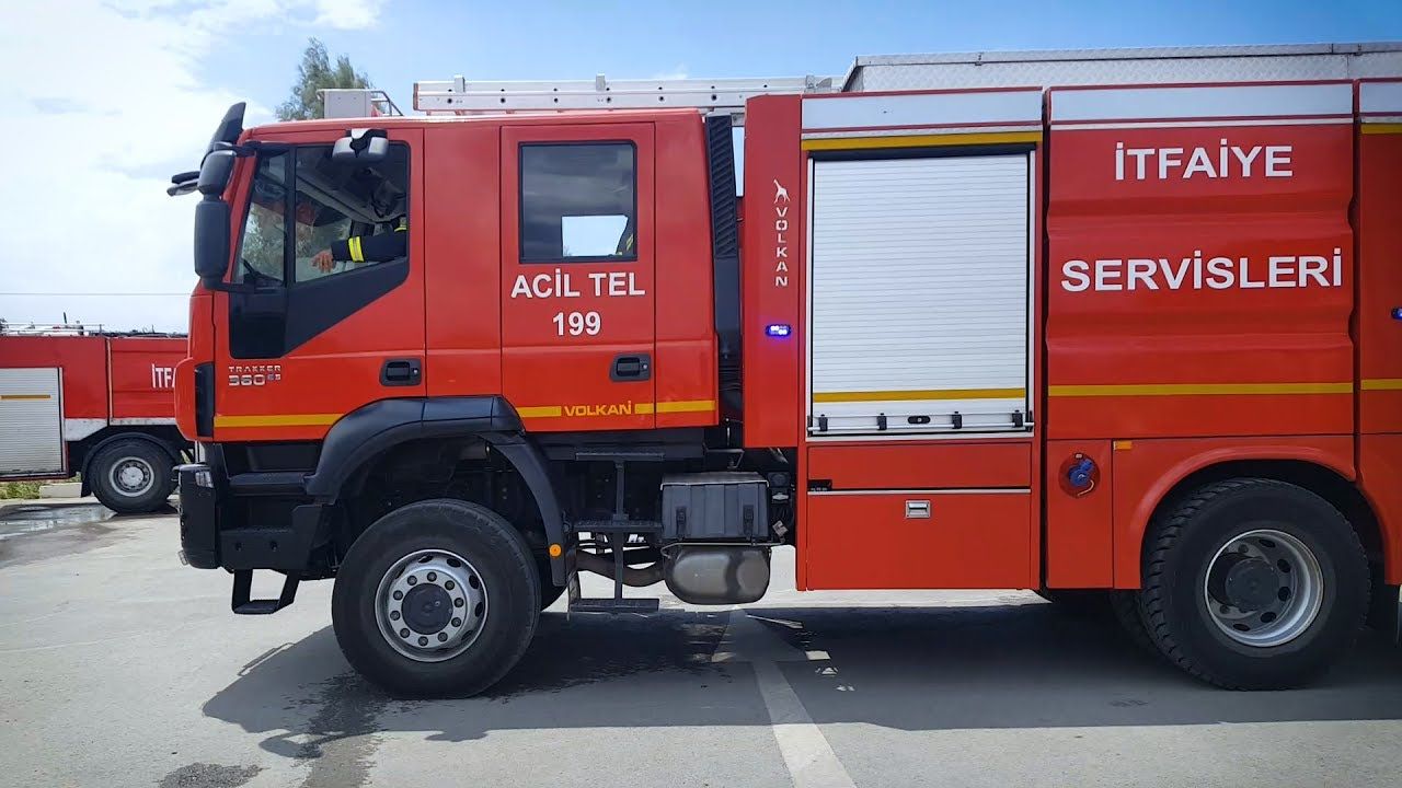 Geçitkale’de arızalı olarak park halinde bulunan otobüste yangın çıktı