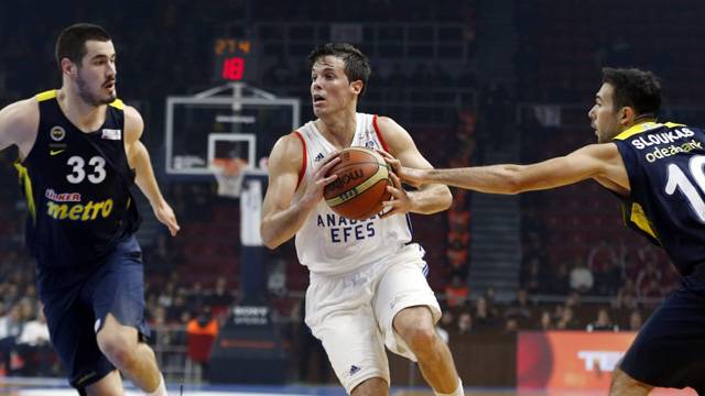 Fenerbahçe ve Anadolu Efes'ten rest