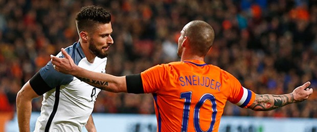 Wesley Sneijder sakatlandı