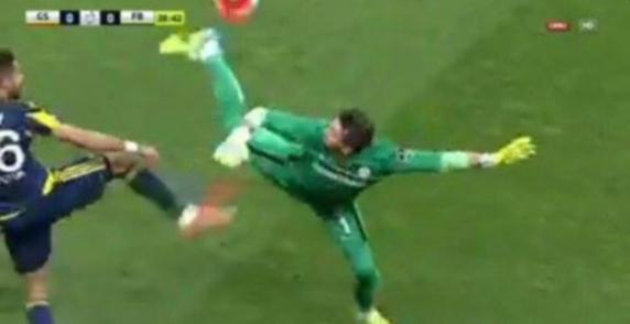 Muslera, Higuita'yı andı!