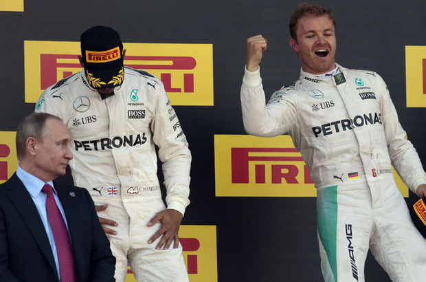 Nico Rosberg art arda 7. yarışını kazandı! Ödülü Putin verdi