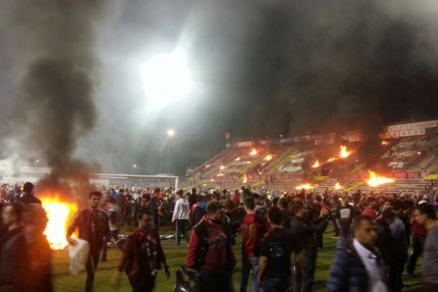 Eskişehir'de taraftar stadı ateşe verdi