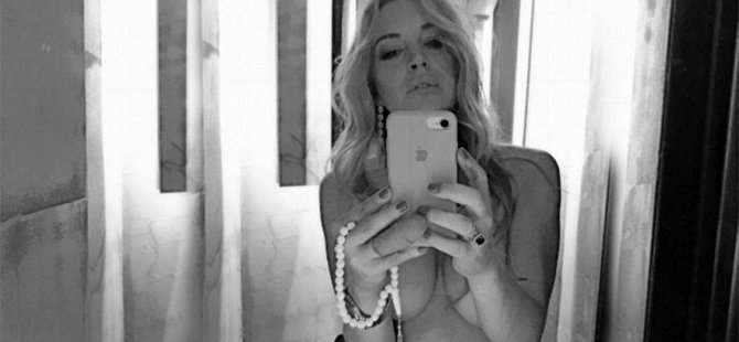 Lindsay Lohan’dan çıplak selfie