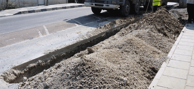 Girne’de Ecevit Caddesi’nde kanalizasyon çalışması