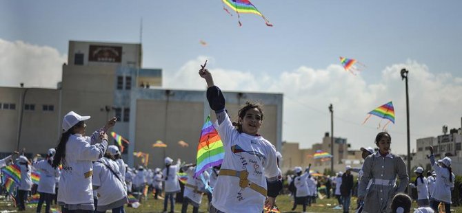 Gazzeli çocuklar Japonya'daki felaketi unutmadı