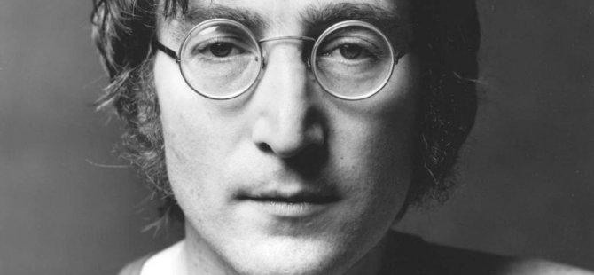 John Lennon’ın takım elbisesi açık artırmada