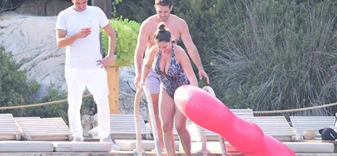 Kelly Brook estetikçi arıyor