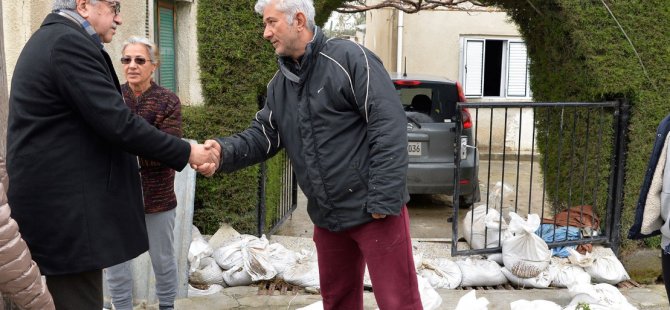 Cumhurbaşkanı Akıncı, sel felaketinin yaşandığı bölgeleri ziyaret etti: