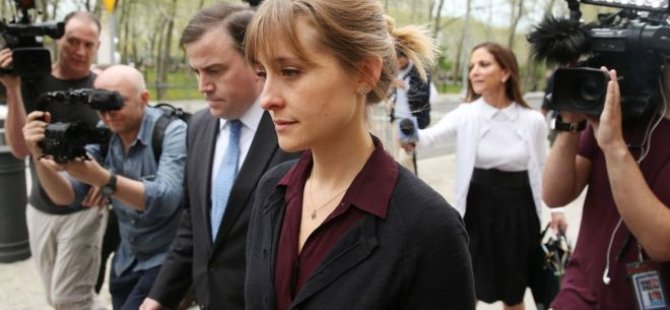 Smallville dizisinin yıldızı Allison Mack'ten itiraf: Bazı kadınların Nxivm'e katılmalarını sağladım