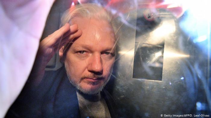 İngiltere'den Assange’ın ABD’ye iadesine onay