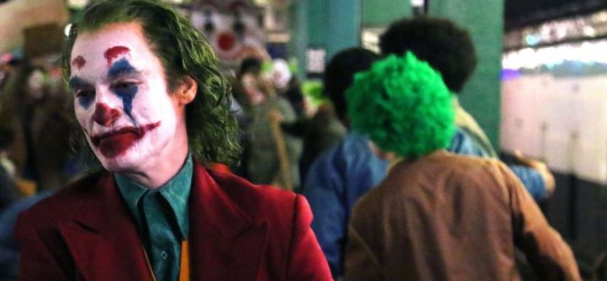 'Batman katliamı' ailelerinden Joker filmine protesto