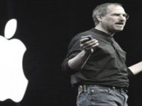 Steve Jobs insanları etkilemek için beden dilini nasıl kullanıyordu?