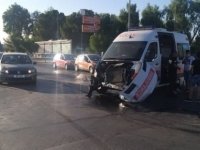 Lefkoşa'da Ambulans ve Kamyon çarpıştı