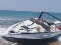 Sadrazamköy sahilinde terk edilmiş sürat teknesi bulundu
