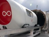 Saatte 1000 km hızla yolcu taşıyabilen Hyperloop kapsülü test sürüşü yaptı