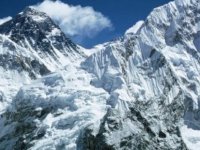 Everest’in zirvesinde mikroplastik bulundu