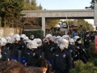 ‘Kayyım rektör’ü protesto eden Boğaziçili öğrencilere polis müdahalesi