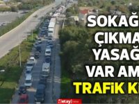 Girne’de sokağa çıkma yasağı olmasına rağmen trafik kilitlendi.