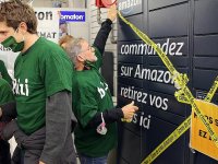 Fransa'da çevreciler ve kapitalizm karşıtları Amazon'u protesto etti