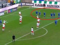 Yeşil sahalarda görülmemiş korner taktiği: Rakip futbolcular şaşkına döndü (Video)