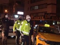 Bindiği taksideki kokudan rahatsız olunca polisi aradı: Şoförler gözaltında