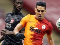 Galatasaray'dan açıklama: Radamel Falcao'nun yüz kemiklerinde kırık tespit edildi