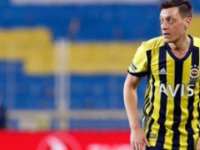 Mesut Özil sahalara dönüyor