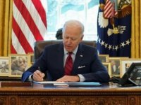 Biden Meksika sınırında ordunun fonladığı duvar projelerini iptal etti