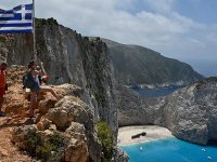 Turizm sezonunu açan Yunanistan, aşı yaptırmış bazı ülke vatandaşlarına karantinayı kaldırdı