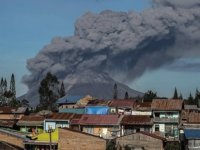 Endonezya'da Faaliyete Geçen Sinabung Yanardağı Kül Püskürtmeye Başladı