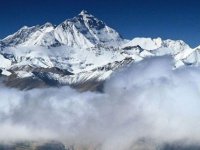 Everest’e tırmanan 2 dağcı öldü