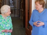 İngiltere Kraliçesi II. Elizabeth'ten Angela Merkel’e özel broş