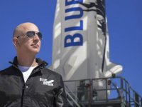 Jeff Bezos’tan uzay araştırmalarını eleştirenlere yanıt: “Evimizi terk etmek için değil”